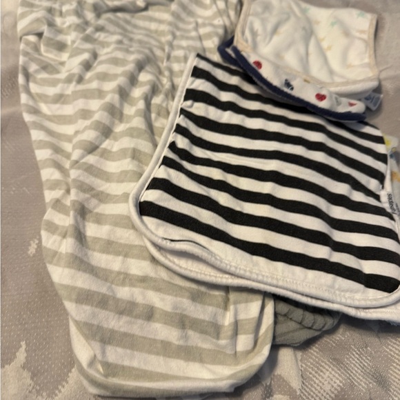 Baby Changing Table Bundle! (2) Changing Table sheets+ (3) Burp cloths. Like new - Picture 9 of 10